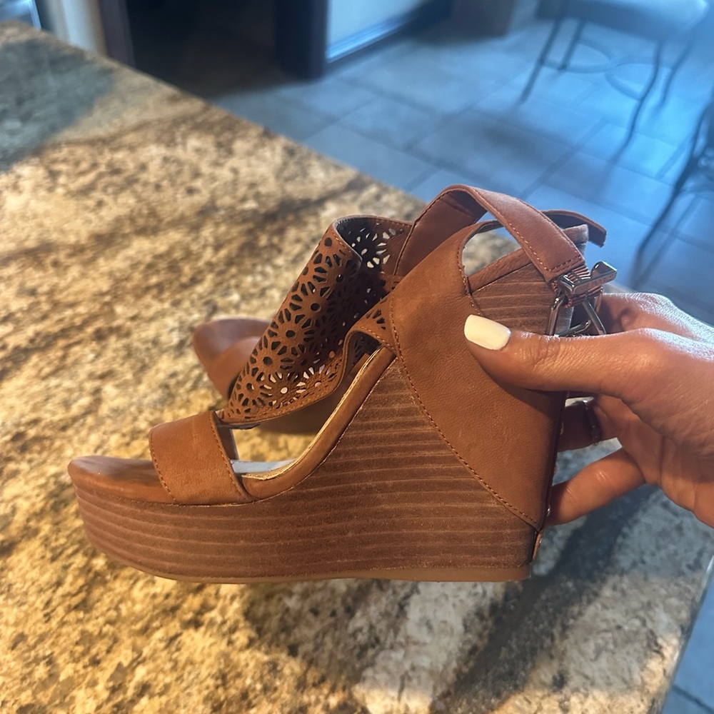 Gianni Bini Cognac Wedge size 7